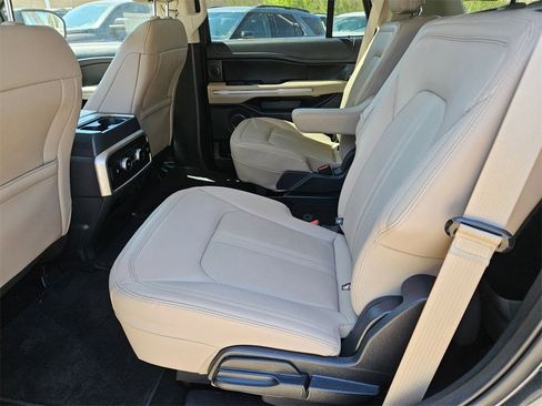 Used 2024 Ford Expedition Limited image 12