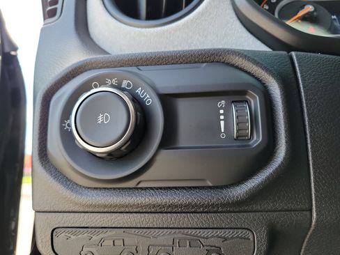 Used 2025 Jeep Wrangler Unlimited Sport AWD/4WD image 21