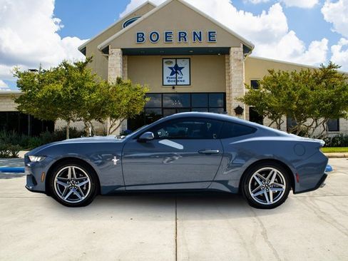 Used 2025 Ford Mustang Coupe image 2