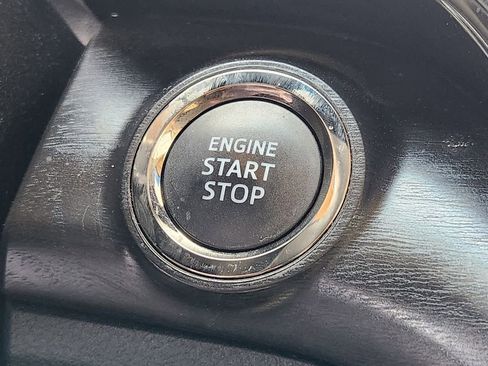 Used 2017 Toyota Avalon Limited image 20