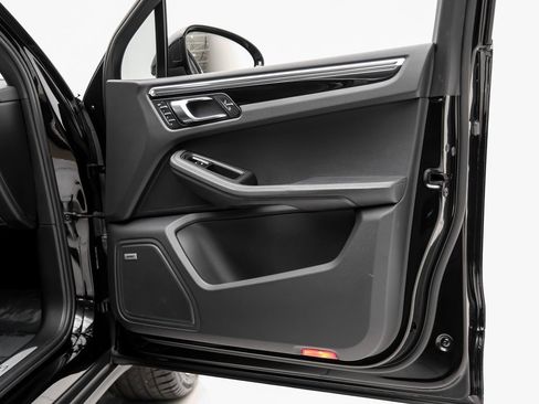 Used 2020 Porsche Macan S image 40