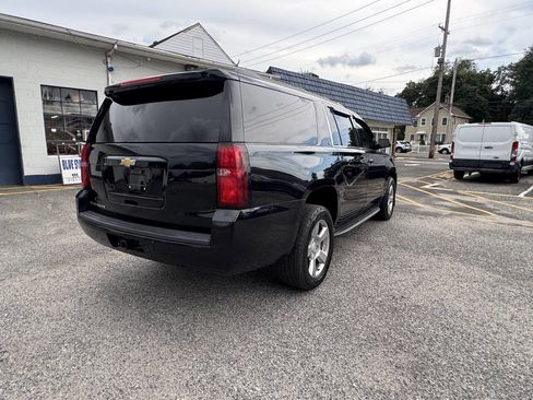 Used 2018 Chevrolet Suburban LT image 11