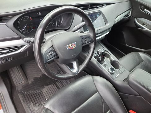 Used 2019 Cadillac XT4 Premium Luxury w/ Enhanced Visibility Package FWD image 9