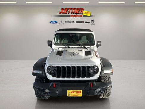 Used 2024 Jeep Gladiator Rubicon w/ Technology Group image 2