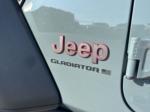 Used 2025 Jeep Gladiator Rubicon w/ Safety Group image 12