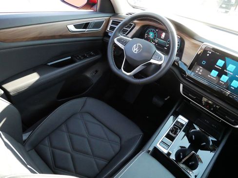 Certified 2024 Volkswagen Atlas SE image 9