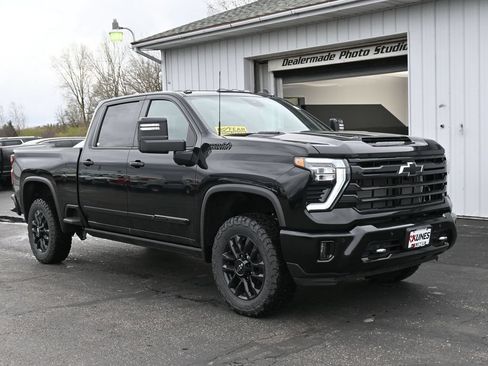 New 2026 Chevrolet Silverado 3500 High Country w/ High Country Premium Package AWD/4WD image 4