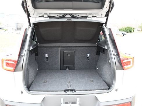 Certified 2025 Volvo XC40 B5 Plus image 28