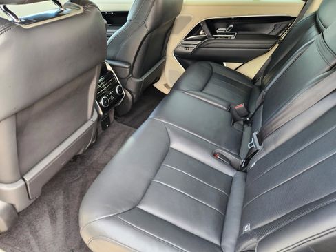Used 2023 Land Rover Range Rover SE image 25