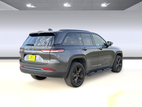 Used 2024 Jeep Grand Cherokee Limited w/ Luxury Tech Group II AWD/4WD image 9