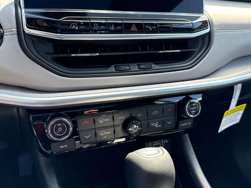 New 2026 Jeep Compass Limited w/ Sun, Sound & Navigation Group AWD/4WD image 22