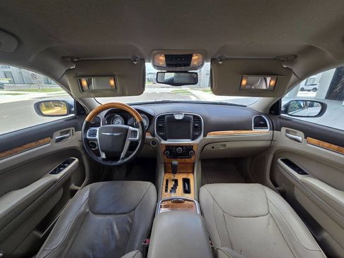 Used 2012 Chrysler 300 C image 21