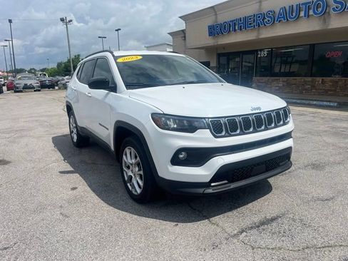 Used 2023 Jeep Compass Latitude AWD/4WD image 8