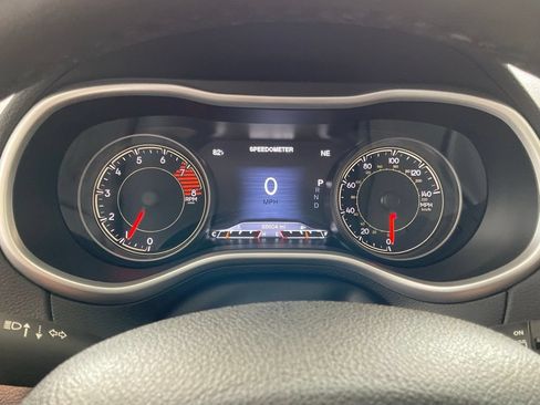 Used 2018 Jeep Cherokee Trailhawk AWD/4WD image 14