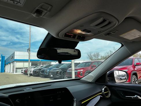 New 2026 Chevrolet Trax ACTIV w/ Sunroof Package FWD image 8
