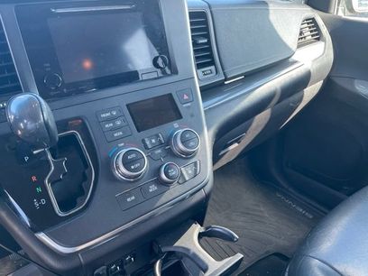 Used 2017 Toyota Sienna SE Premium