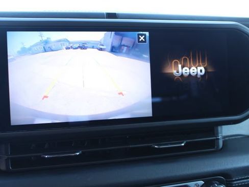 Used 2024 Jeep Wrangler Unlimited Sahara AWD/4WD image 27