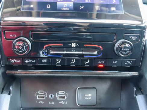 Used 2024 Jeep Grand Cherokee Laredo AWD/4WD image 18