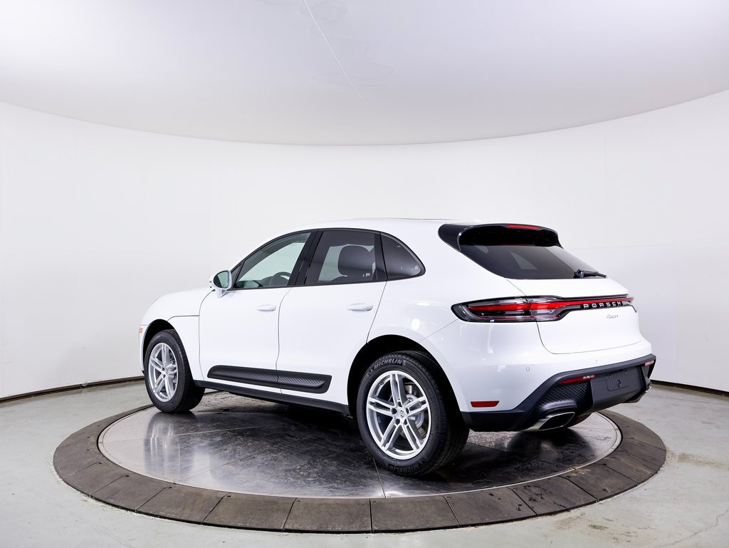 Certified 2025 Porsche Macan AWD/4WD image 3