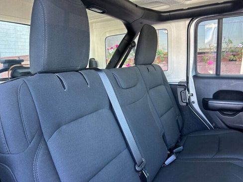 Used 2019 Jeep Wrangler Unlimited Sport S AWD/4WD image 14