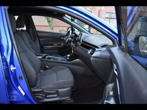 Used 2018 Toyota C-HR XLE image 31