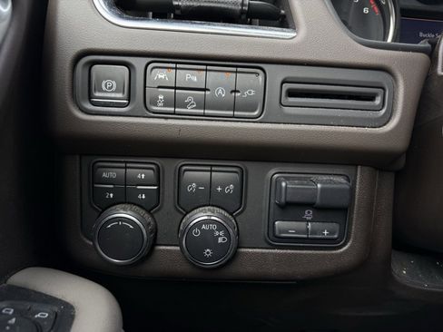 Used 2021 Chevrolet Tahoe Z71 w/ Z71 Signature Package image 12