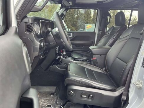 Used 2024 Jeep Wrangler Unlimited Sahara w/ Safety Group AWD/4WD image 10