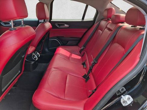 Used 2018 Alfa Romeo Giulia RWD image 19