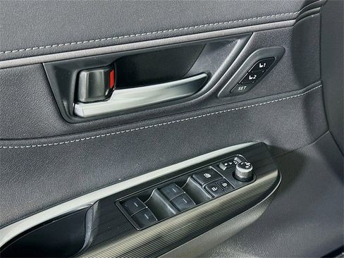 Used 2024 Toyota Venza Nightshade image 18