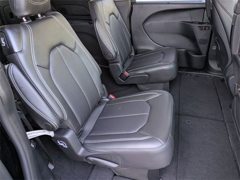 New 2026 Chrysler Pacifica Select image 29