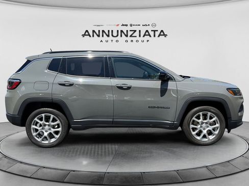 Used 2023 Jeep Compass Latitude w/ Sun and Sound Group AWD/4WD image 6
