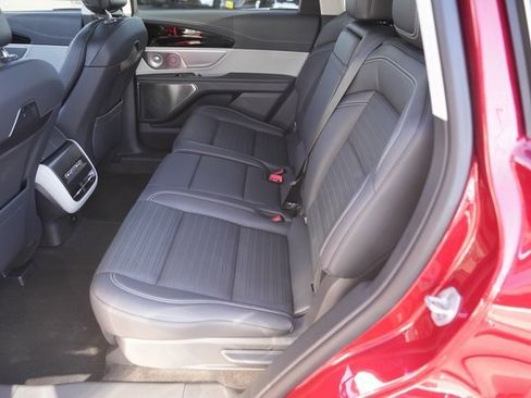 Used 2025 Lincoln Nautilus Reserve image 13