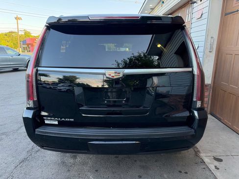 Used 2016 Cadillac Escalade ESV Premium AWD/4WD image 4