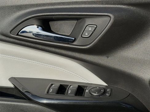 Certified 2025 Chevrolet Trax LT image 19