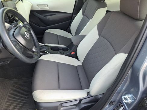 Used 2025 Toyota Corolla LE image 10