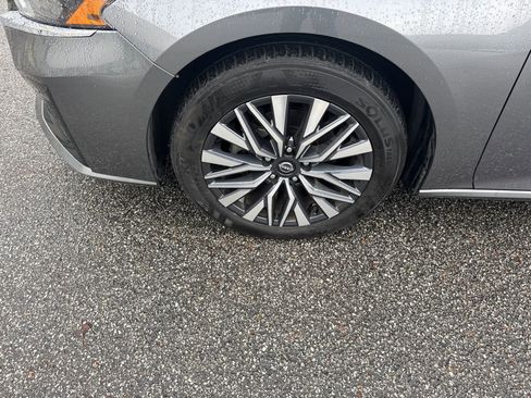 Used 2025 Nissan Altima 2.5 SV image 11