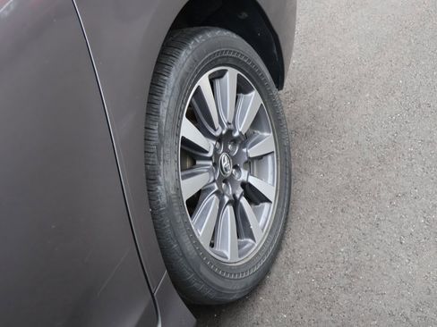 Used 2020 Toyota Sienna LE image 30