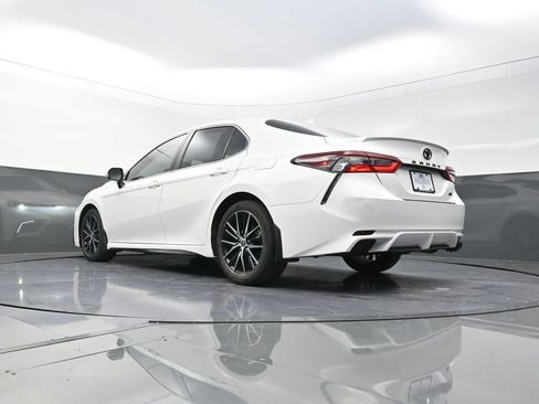Used 2022 Toyota Camry SE image 25