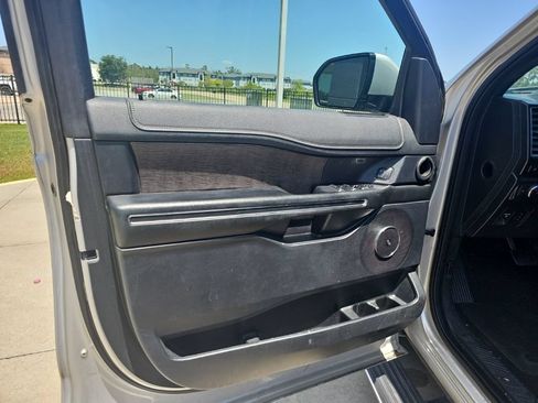 Used 2019 Ford Expedition Max Limited RWD image 15