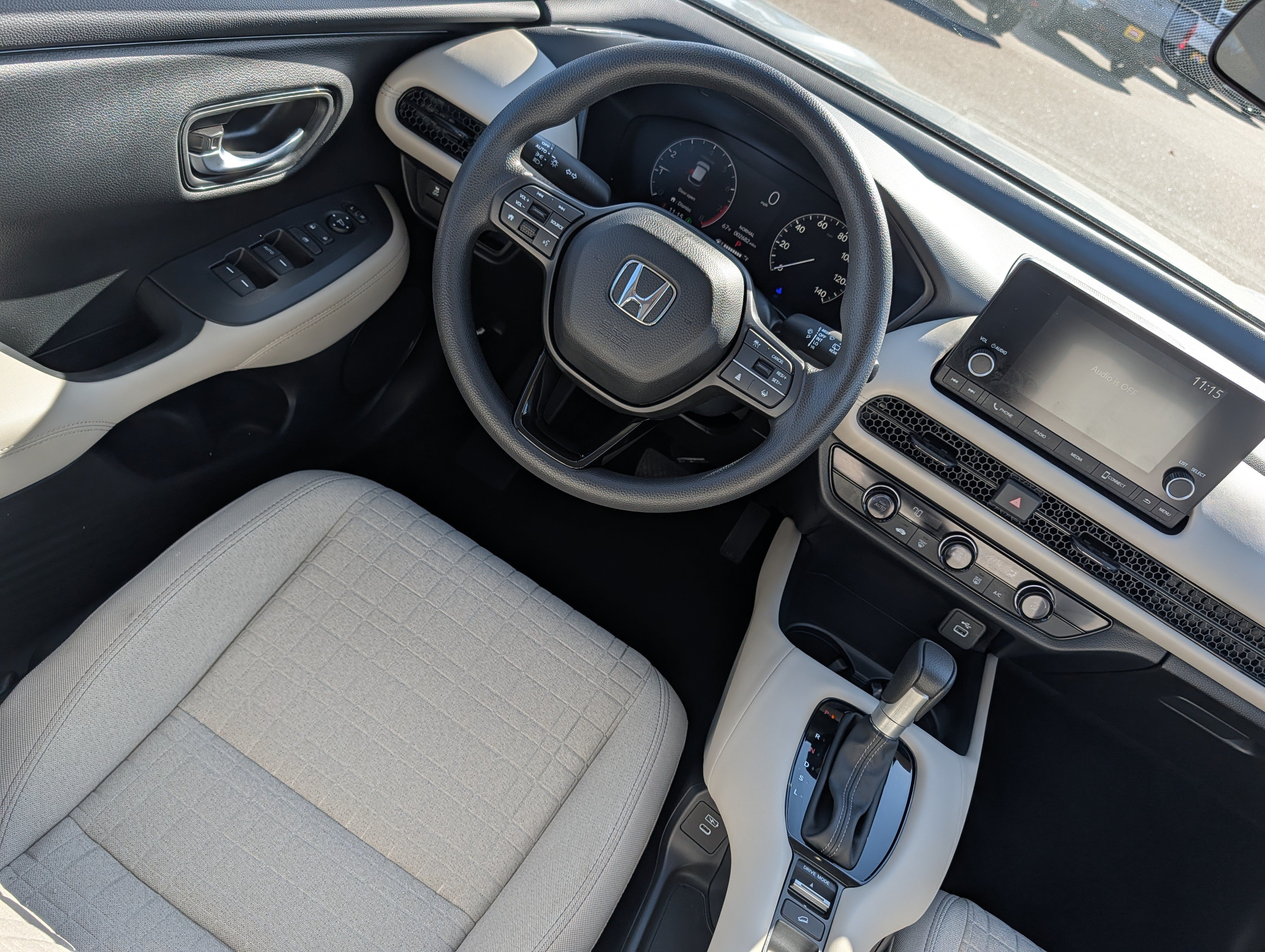 Used 2025 Honda HR-V LX image 9
