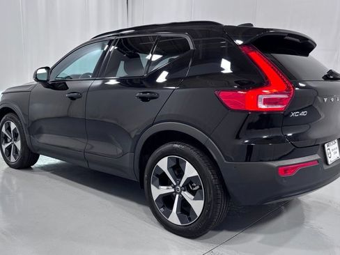 Certified 2025 Volvo XC40 B5 Plus AWD/4WD image 8