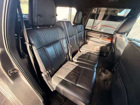 Used 2015 Lincoln Navigator Sport Utility 4D image 23