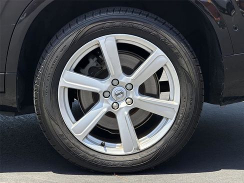 Used 2016 Volvo XC90 T8 Momentum w/ Vision Package AWD/4WD image 9