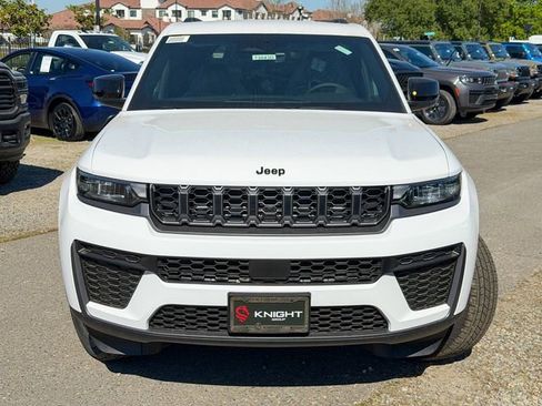 New 2026 Jeep Grand Cherokee Altitude AWD/4WD image 3