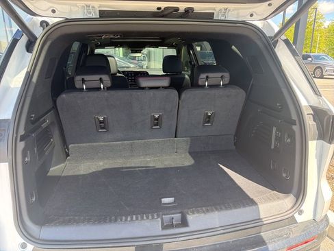 Used 2025 Chevrolet Traverse RS AWD/4WD image 47