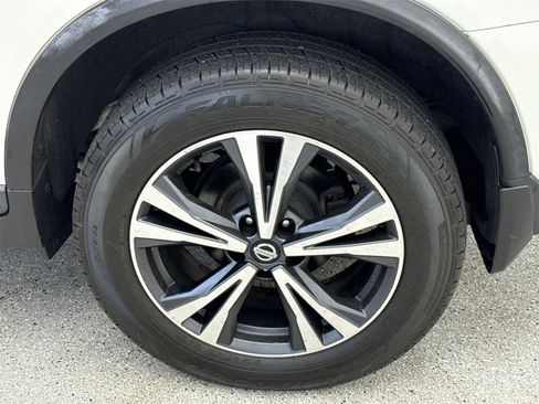 Used 2017 Nissan Rogue SL w/ SL Premium Package image 46