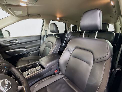 Used 2025 Nissan Pathfinder SL AWD/4WD image 11