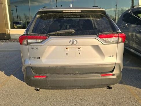 Used 2019 Toyota RAV4 XLE image 6