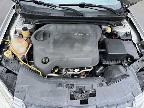 Used 2011 Chrysler 200 Touring FWD image 23