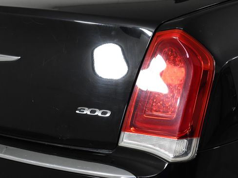 Used 2019 Chrysler 300 Touring L w/ Quick Order Package 22F image 32